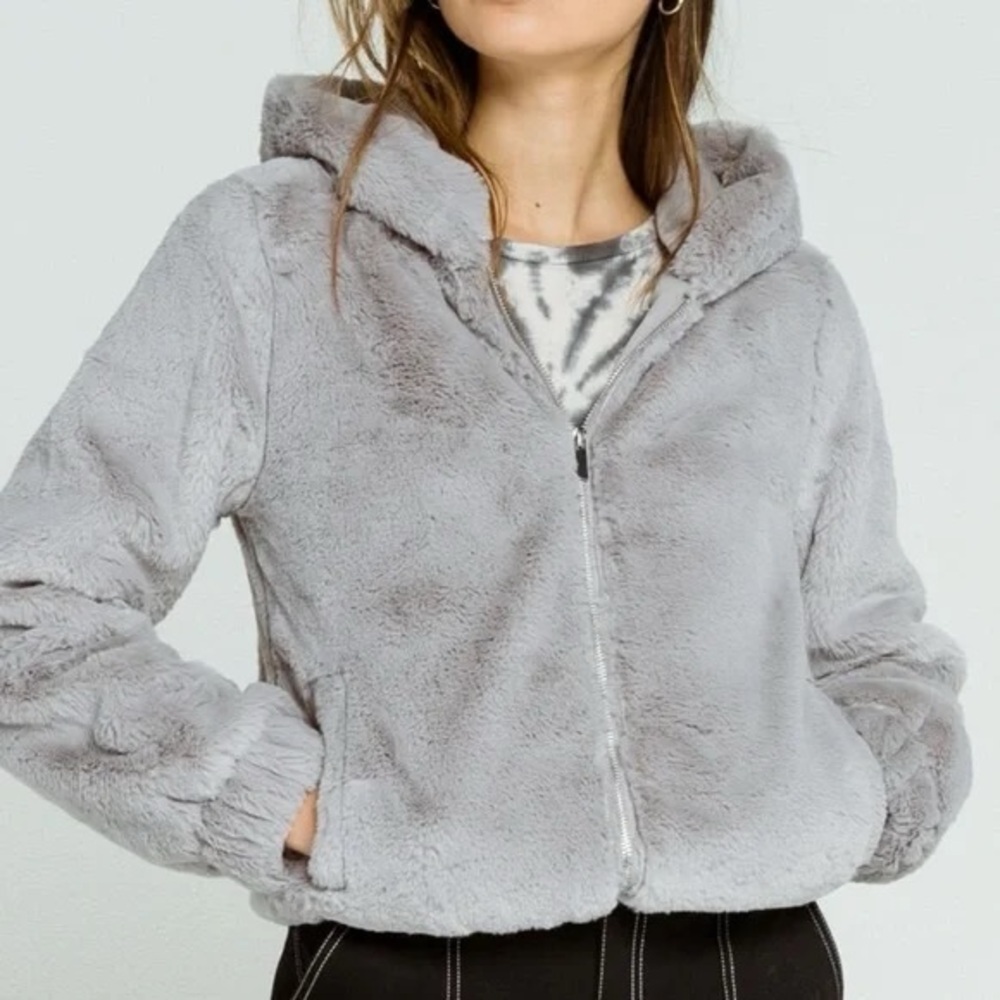FULL TILT Gray faux fur full zip hooded jacket size M.